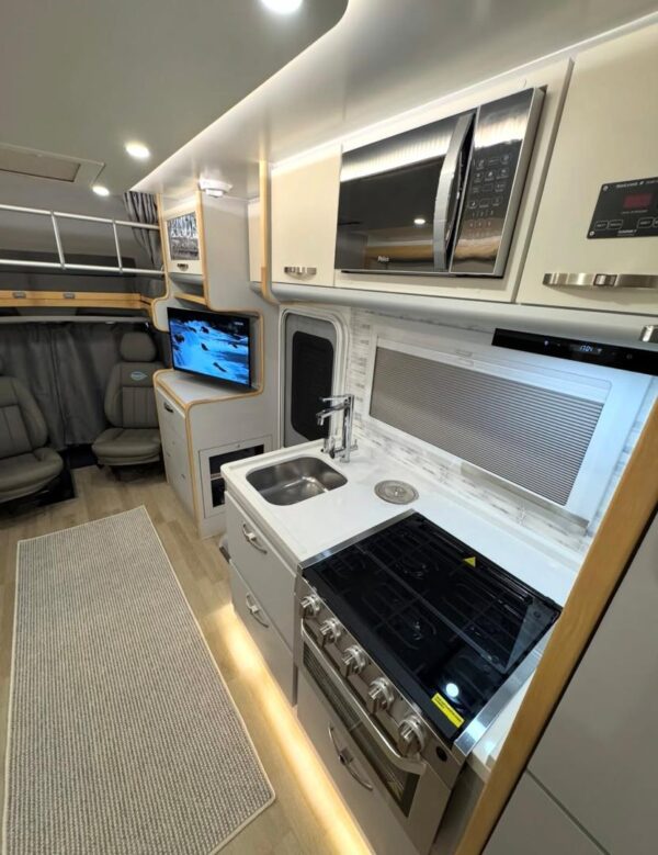 WhatsApp Image 2026-03-23 at 17.01.23 (2) MG Motorhome (8.8m)